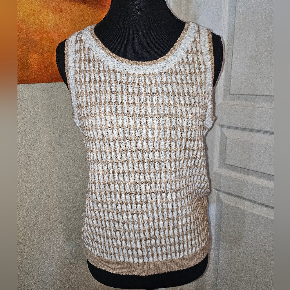 Blu Pepper Beige and White Sleeveless Knit Top